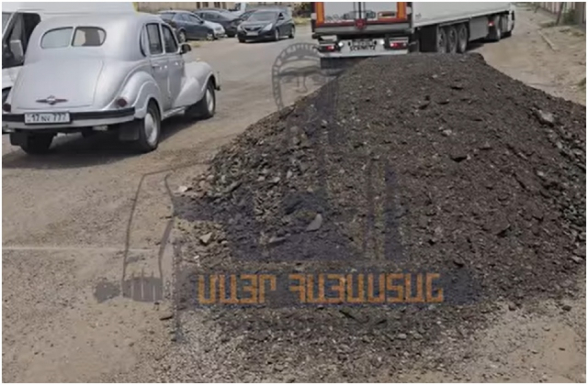 Ինչպես է Երևանի քաղաքապետարանը ծածկադմփոցի անում Արին Բերդի փողոցի ասֆալտապատումը (տեսանյութ)